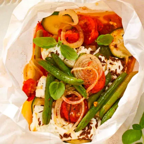 Fetapäckchen mit Bohnen und Tomaten