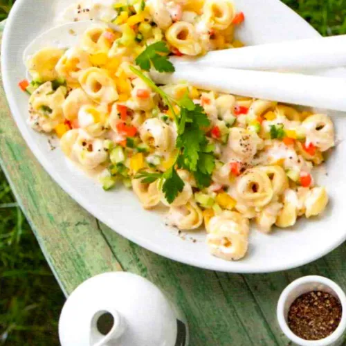 Tortellinisalat mit Gemüsekonfetti