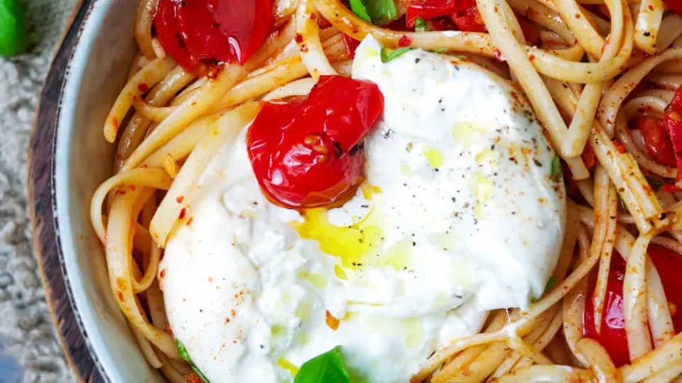 Burrata-Pasta mit Tomaten