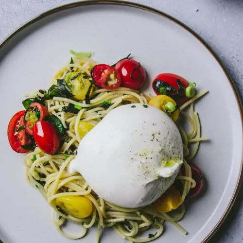 Burrata-Pasta mit Tomaten