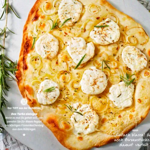 Flammkuchen mit Ziegenkäse, Rosmarin und Honig