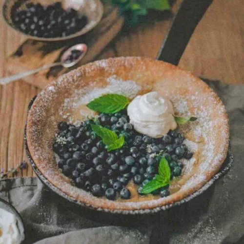 Dutch Baby mit Heidelbeeren und Mascarponecreme