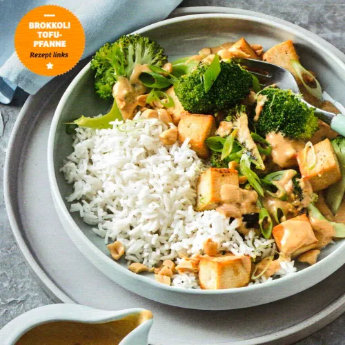 Brokkoli-Tofu-Pfanne mit Erdnusssauce