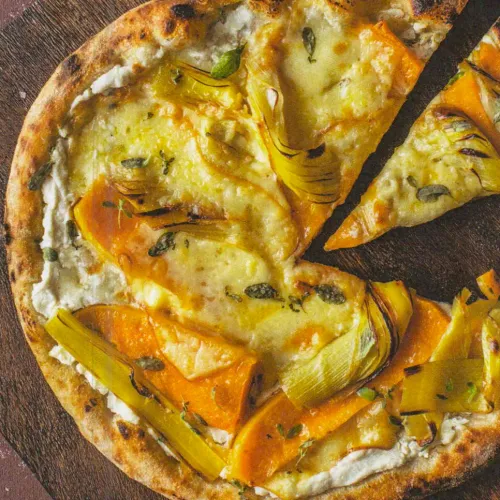 Kürbis-Lauch-Pizza mit Räucherkäse