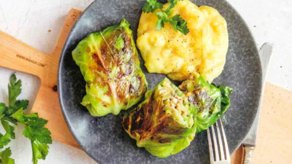 Vegetarische Kohlroulade mit Kartoffelpüree