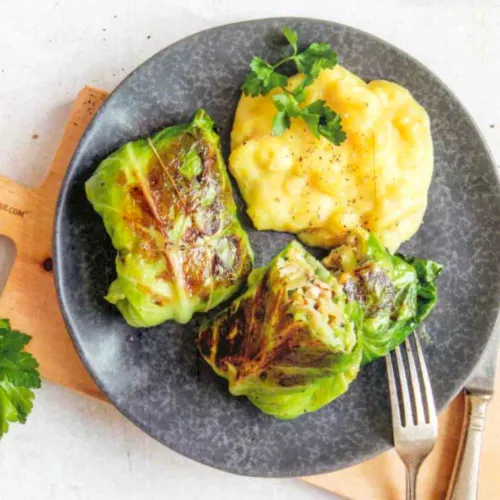 Vegetarische Kohlroulade mit Kartoffelpüree